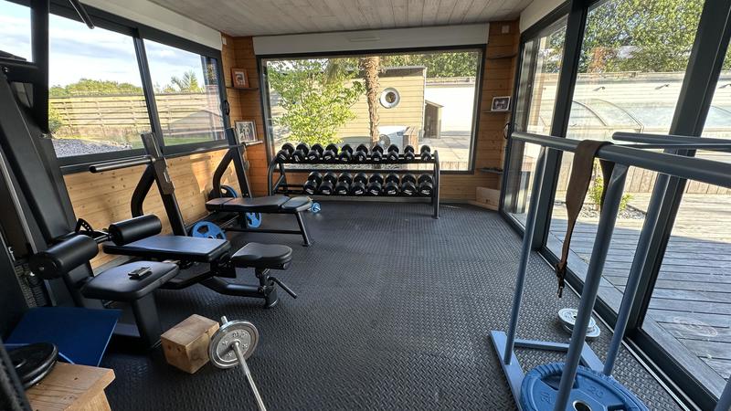 Maison - 270 m² - 10 pièces