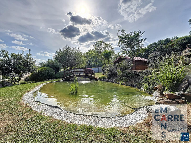 Maison - 237 m² - 8 pièces