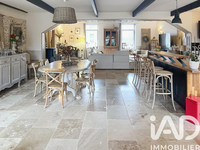 Maison - 255 m² - 8 pièces