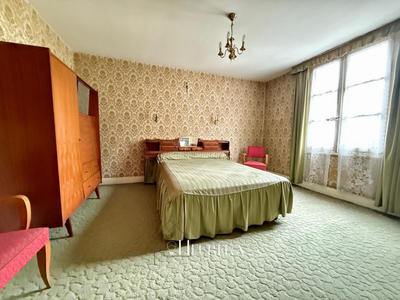 Maison - 250 m² - 7 pièces