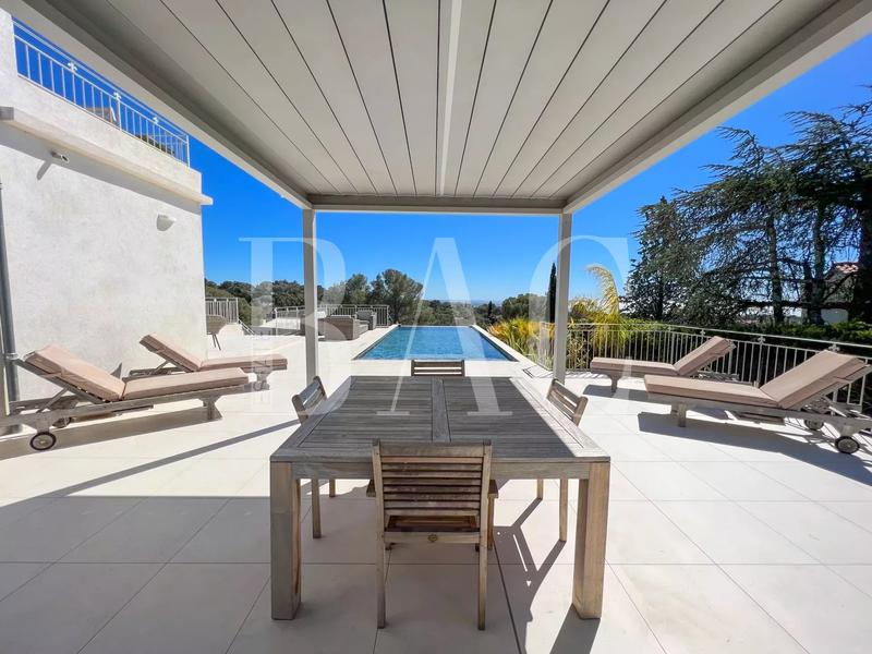 Villa - 270 m² - 8 pièces