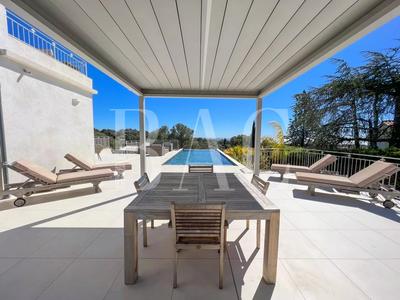 Villa - 270 m² - 8 pièces