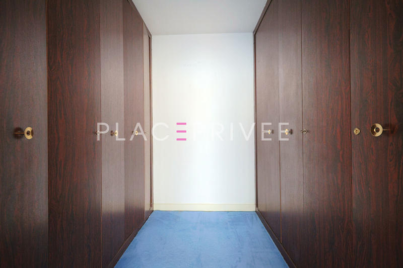 Appartement - 233 m² - 10 pièces