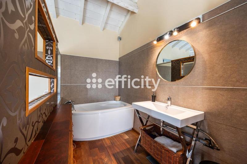 Maison - 187 m² - 6 pièces