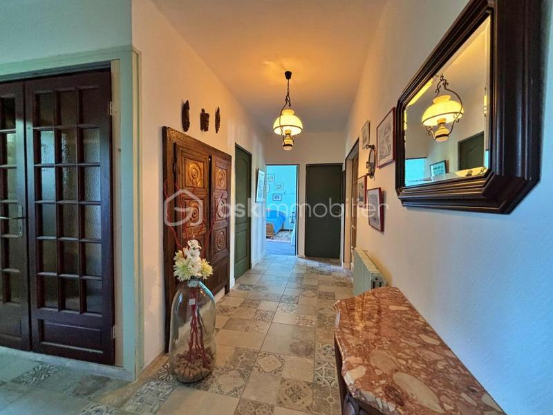 Maison - 240 m² - 9 pièces