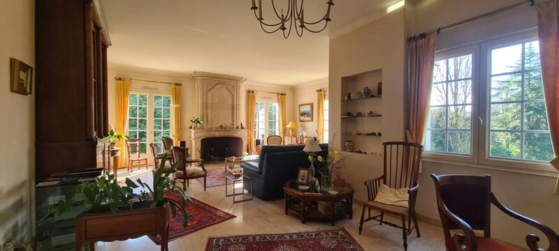 Maison - 274 m² - 11 pièces