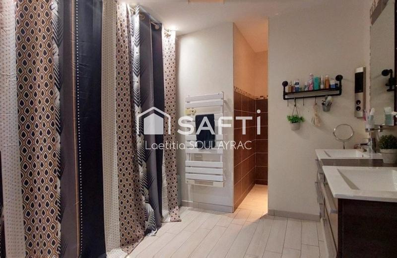 Maison - 205 m² - 5 pièces