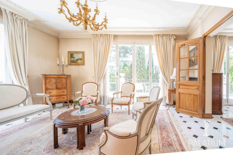 Maison - 255 m² - 7 pièces