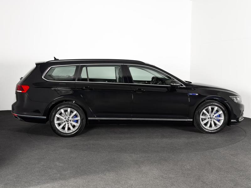 Volkswagen Passat Sw Gte 218ch Dsg Hybride Rechargeable Digital Cockpit Sieges Chauff Carplay Camera