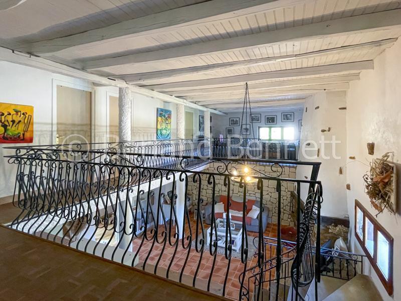 Maison en pierre - 211 m² - 8 pièces