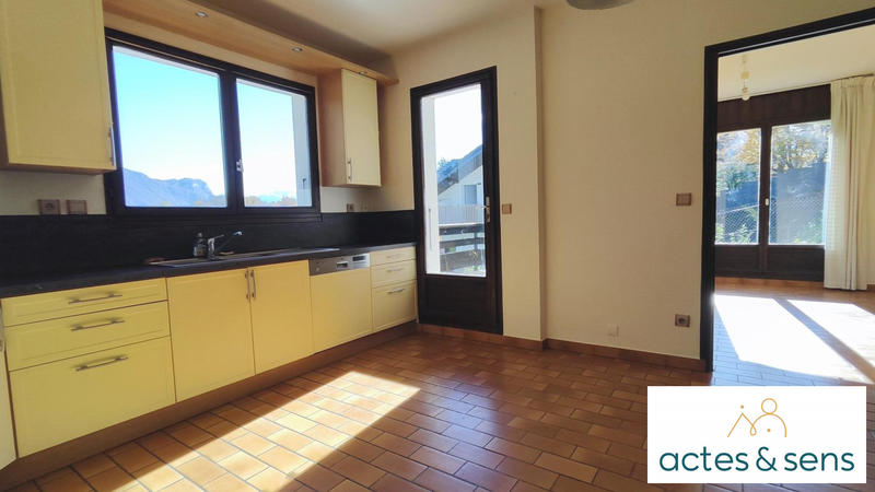 Maison - 207 m² - 10 pièces