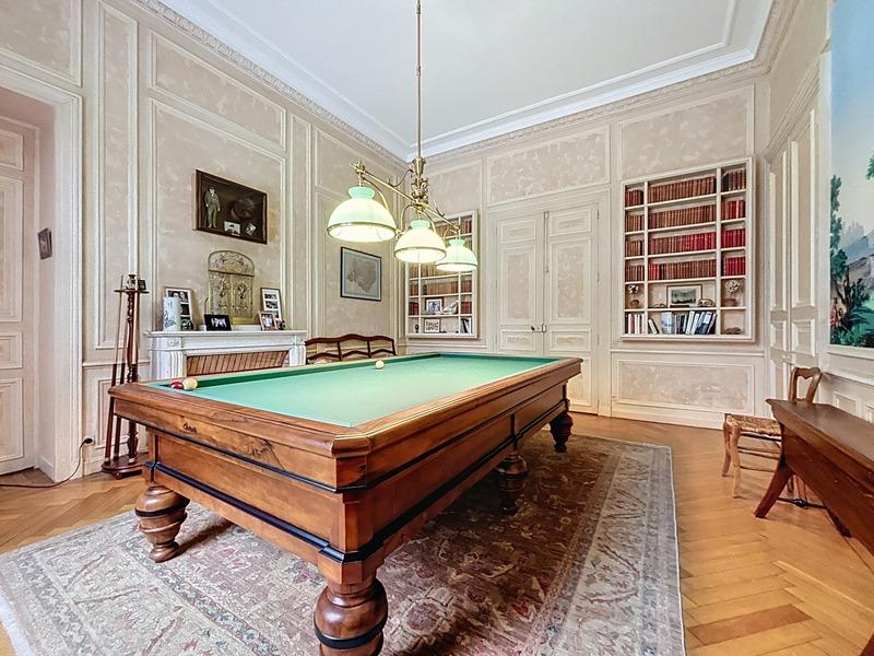Appartement bourgeois - 257 m² - 6 pièces