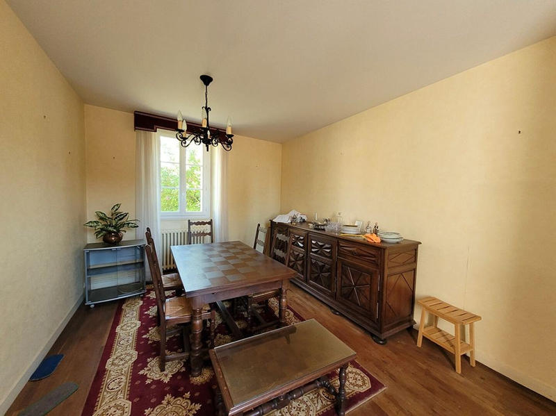 Maison - 210 m² - 10 pièces