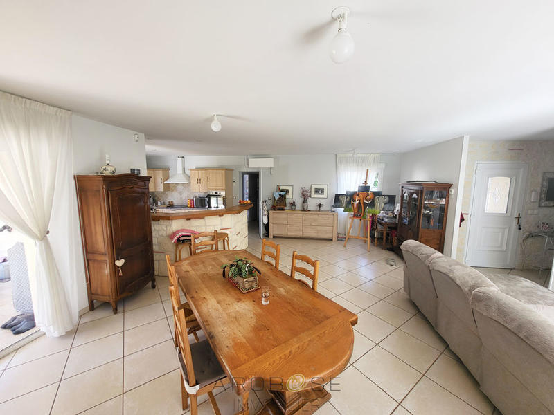 Maison - 205 m² - 7 pièces