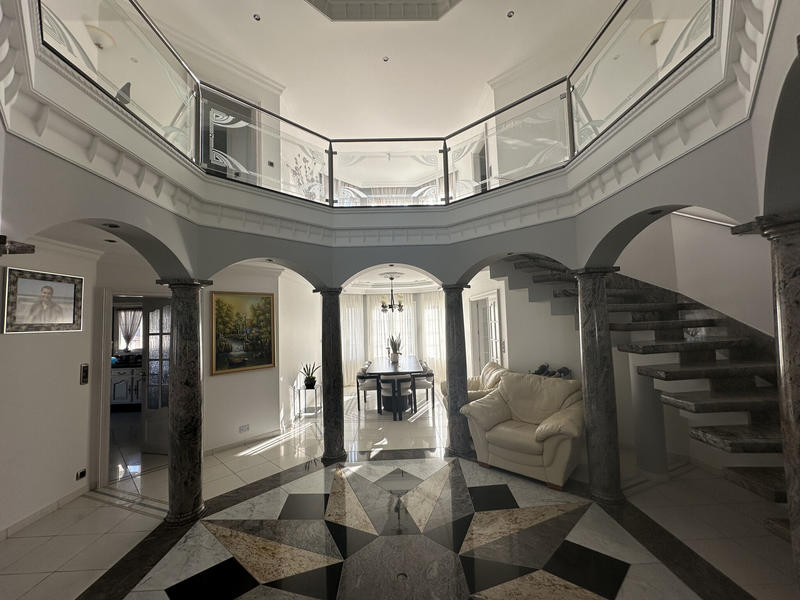 Maison - 383 m² - 8 pièces