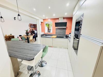 Maison - 140 m² - 6 pièces