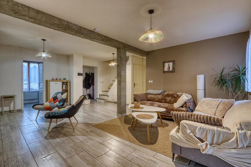 Pavillon - 140 m² - 7 pièces