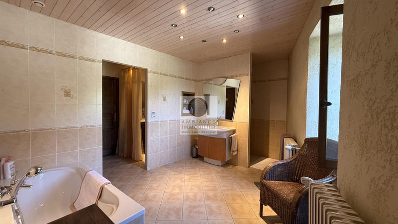 Maison - 218 m² - 7 pièces