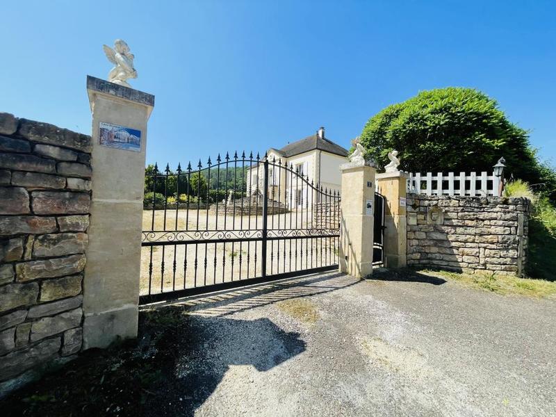 Maison - 232 m² - 8 pièces