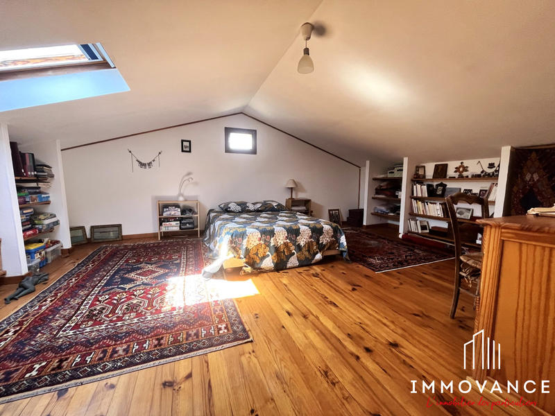 Maison - 215 m² - 6 pièces