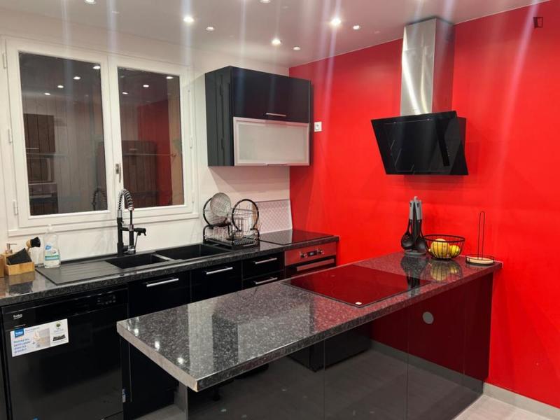 Chambre - 18 m² - 13 pièces