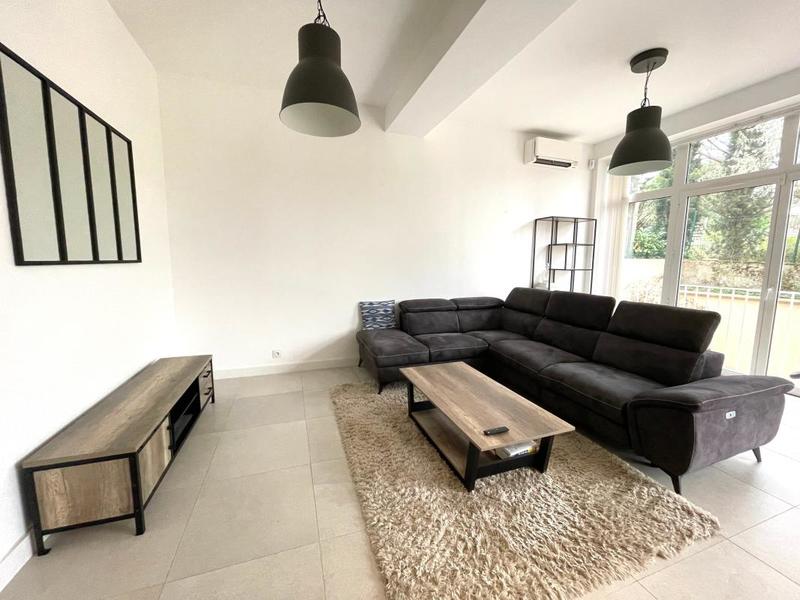 Loft - 82 m² - 4 pièces