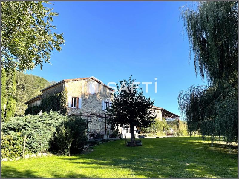 Maison - 232 m² - 6 pièces