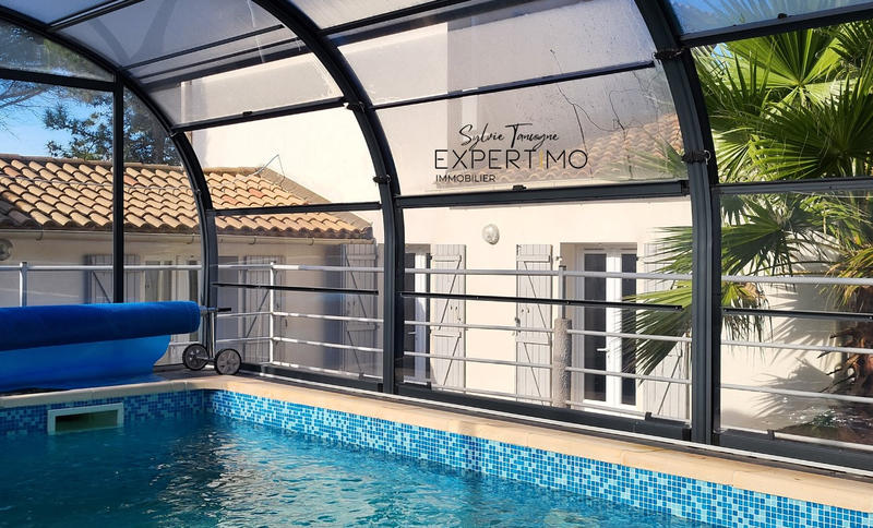 Maison - 305 m² - 11 pièces