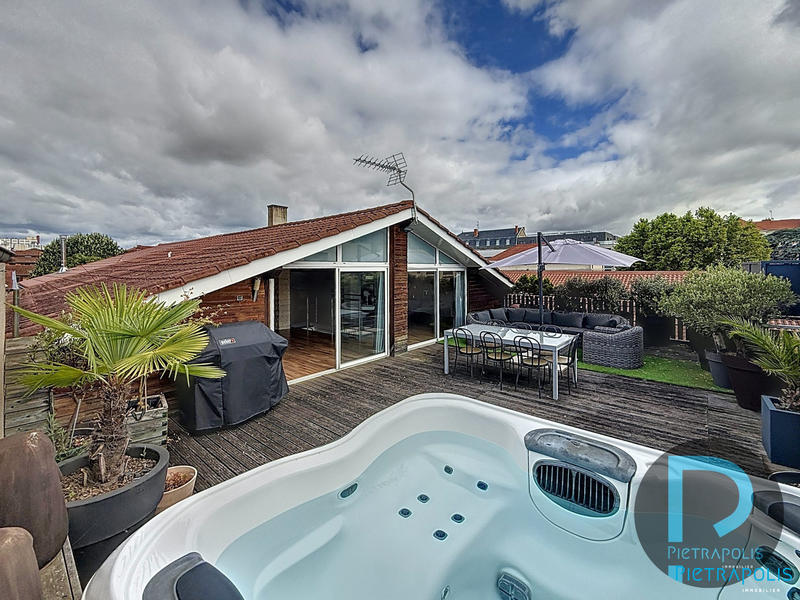 Appartement - 195 m² - 5 pièces