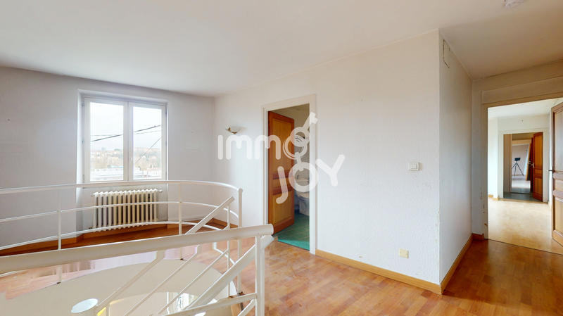 Maison - 214 m² - 7 pièces