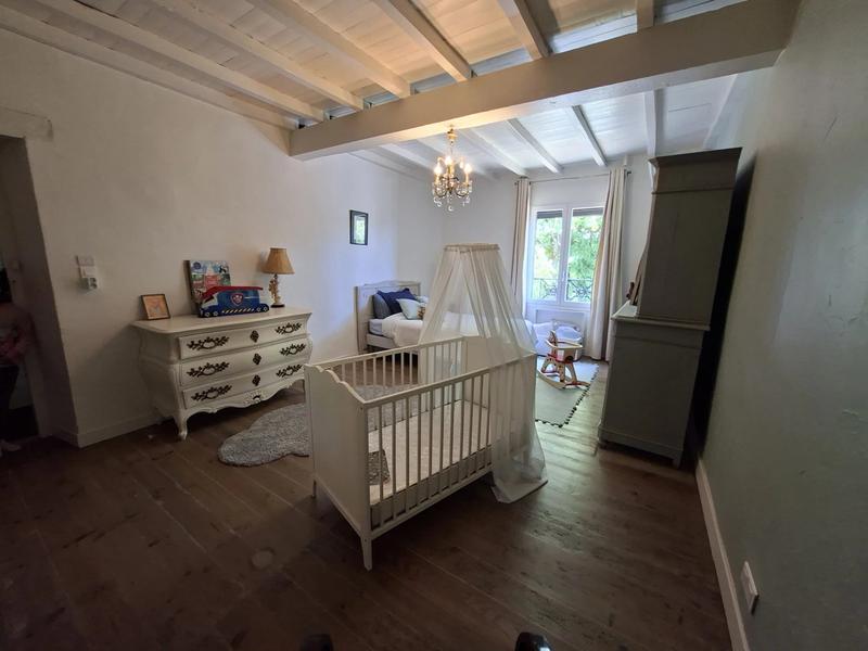 Propriété - 331 m²