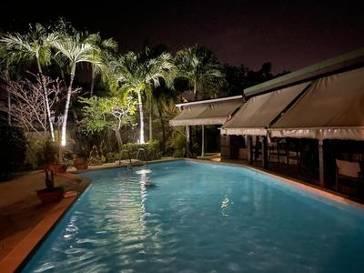 Villa - 238 m² - 9 pièces