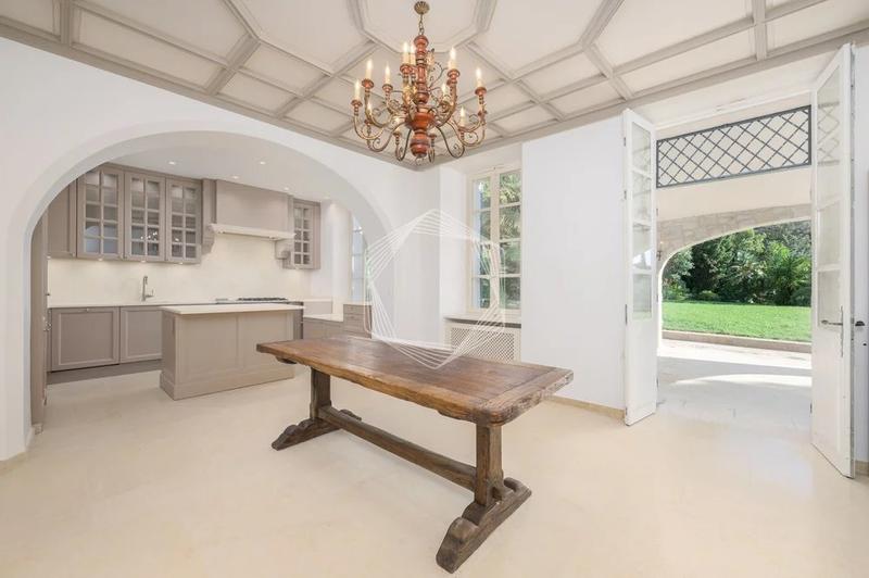 Appartement - 259 m² - 9 pièces