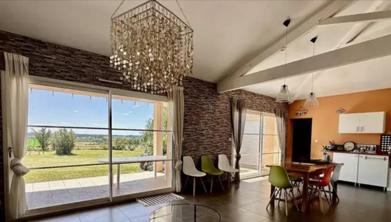 Maison - 226 m² - 8 pièces