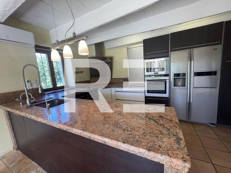 Mas - 240 m² - 8 pièces