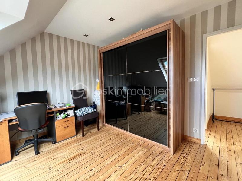 Maison - 225 m² - 8 pièces