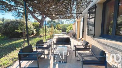 Maison - 181 m² - 7 pièces