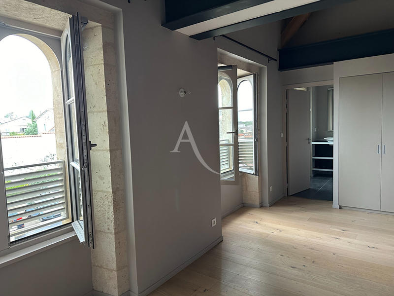 Appartement - 100 m² - 5 pièces