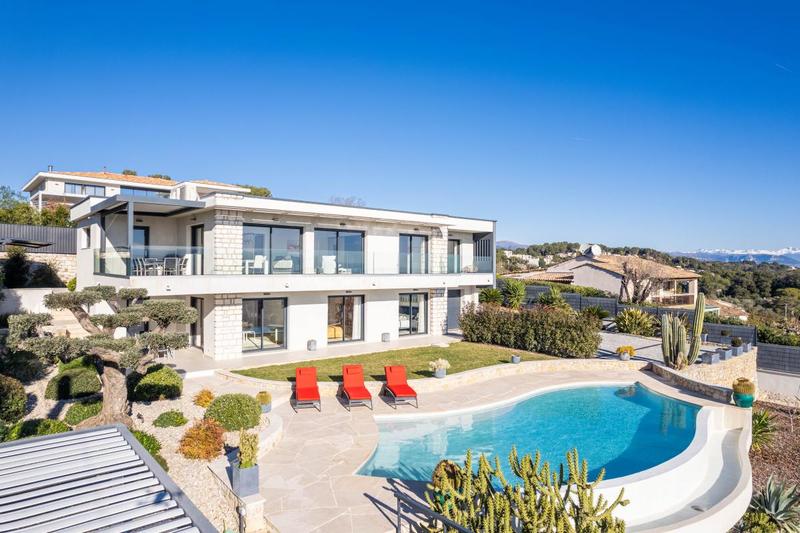 Maison - 260 m² - 6 pièces