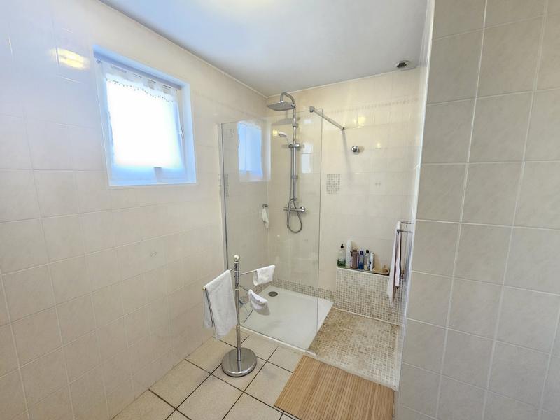 Maison traditionnelle - 107 m² - 6 pièces