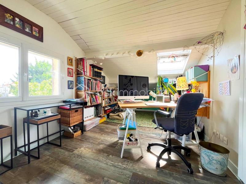 Maison - 210 m² - 6 pièces