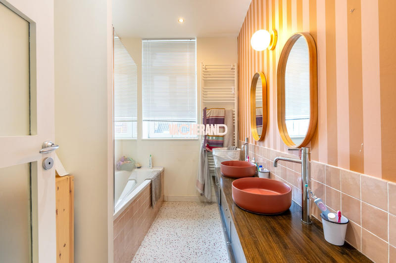 Maison - 200 m² - 8 pièces