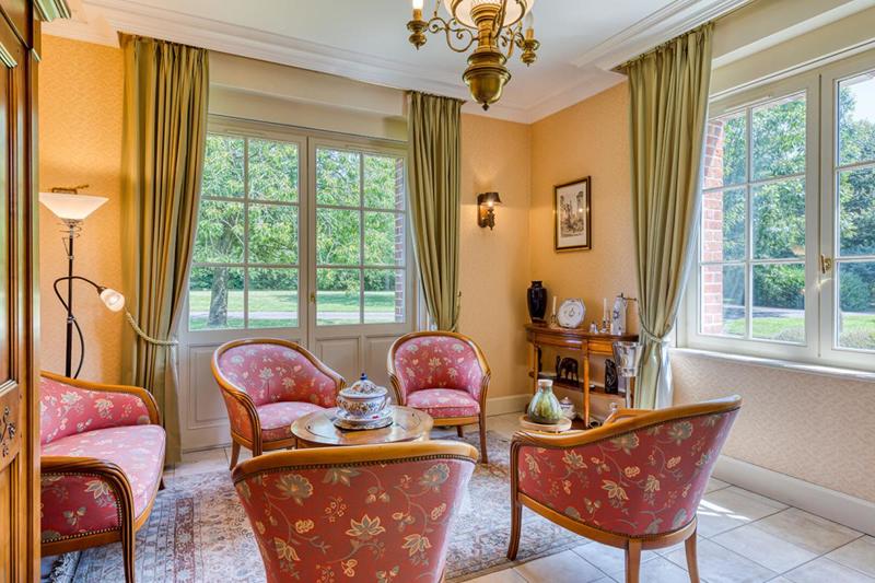 Maison - 275 m² - 7 pièces