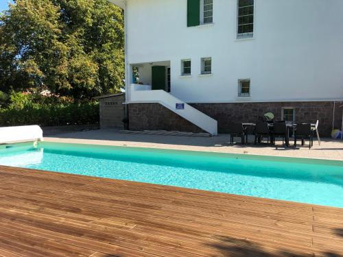 Maison - 195 m² - 7 pièces