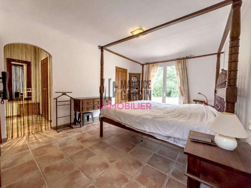 Maison - 250 m² - 9 pièces