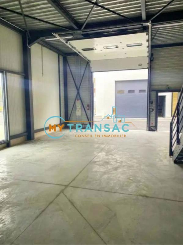 Local d'activité / Entrepôt - 132 m²