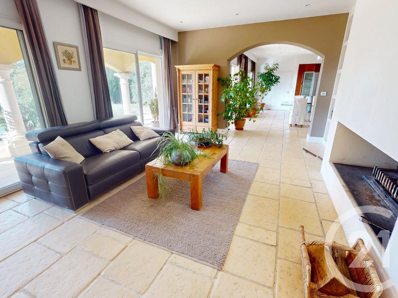 Maison - 216 m² - 6 pièces