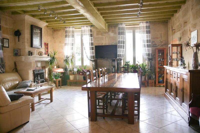 Maison - 341 m² - 12 pièces