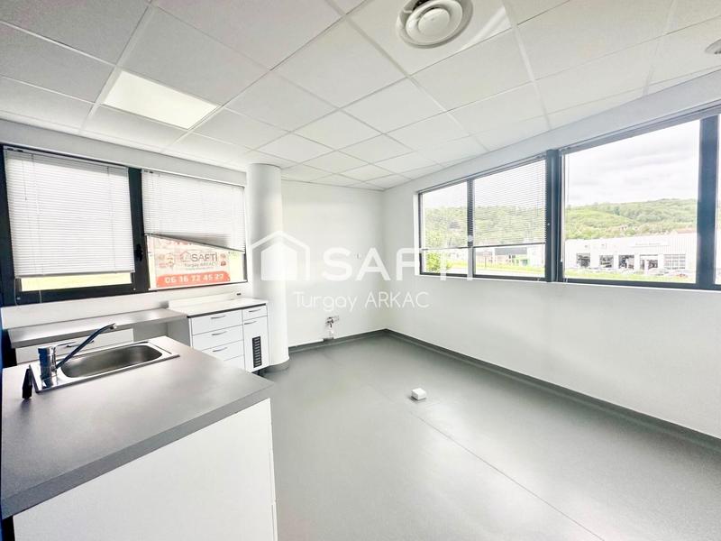 Local commercial - 96 m² - 6 pièces