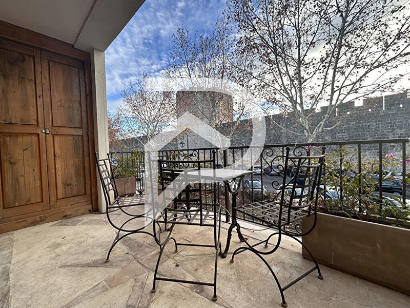 Maison - 300 m² - 6 pièces